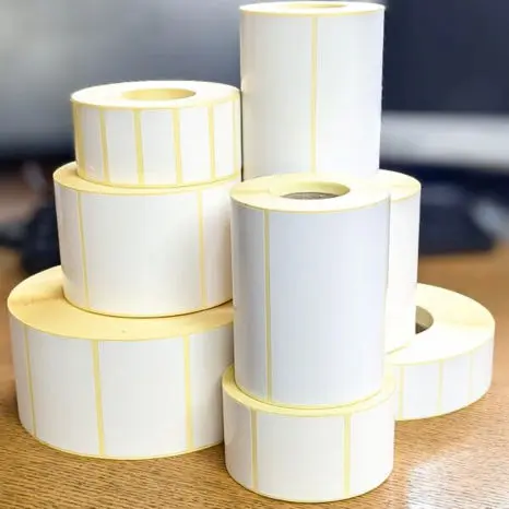 Rollos de etiquetas térmicas de diferentes medidas